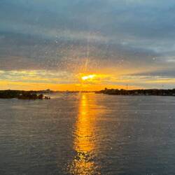 Was für ein Ausblick beim Abendessen an Bord!