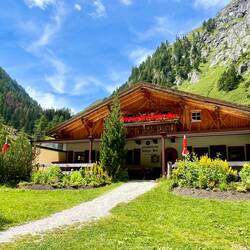 Die Ilsitzer Alm enttäuscht uns gnadenlos, sodass wir keine andere Wahl haben..