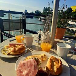 Frühstück natürlich draußen