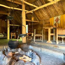 ..ein Haupthaus und..