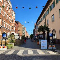 ..die zum Flanieren einlädt, sondern..