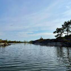 ..auf die vielen Inseln des Sees.