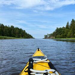 Mit dem Kajak verlasse ich den Hafen..
