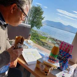 Ontbijt bij de supermarkt, huusbouwpaketten bekijken