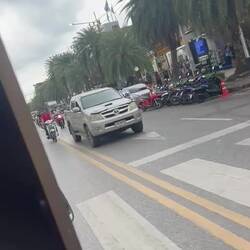 Zähl die Roller in dieser Aufnahme