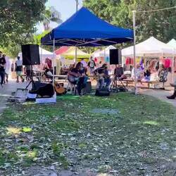 Music at Byron markets