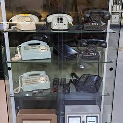 Ein Teil der Telefonwelt wie ich sie in den letzten 50 Jahren erlebt habe....