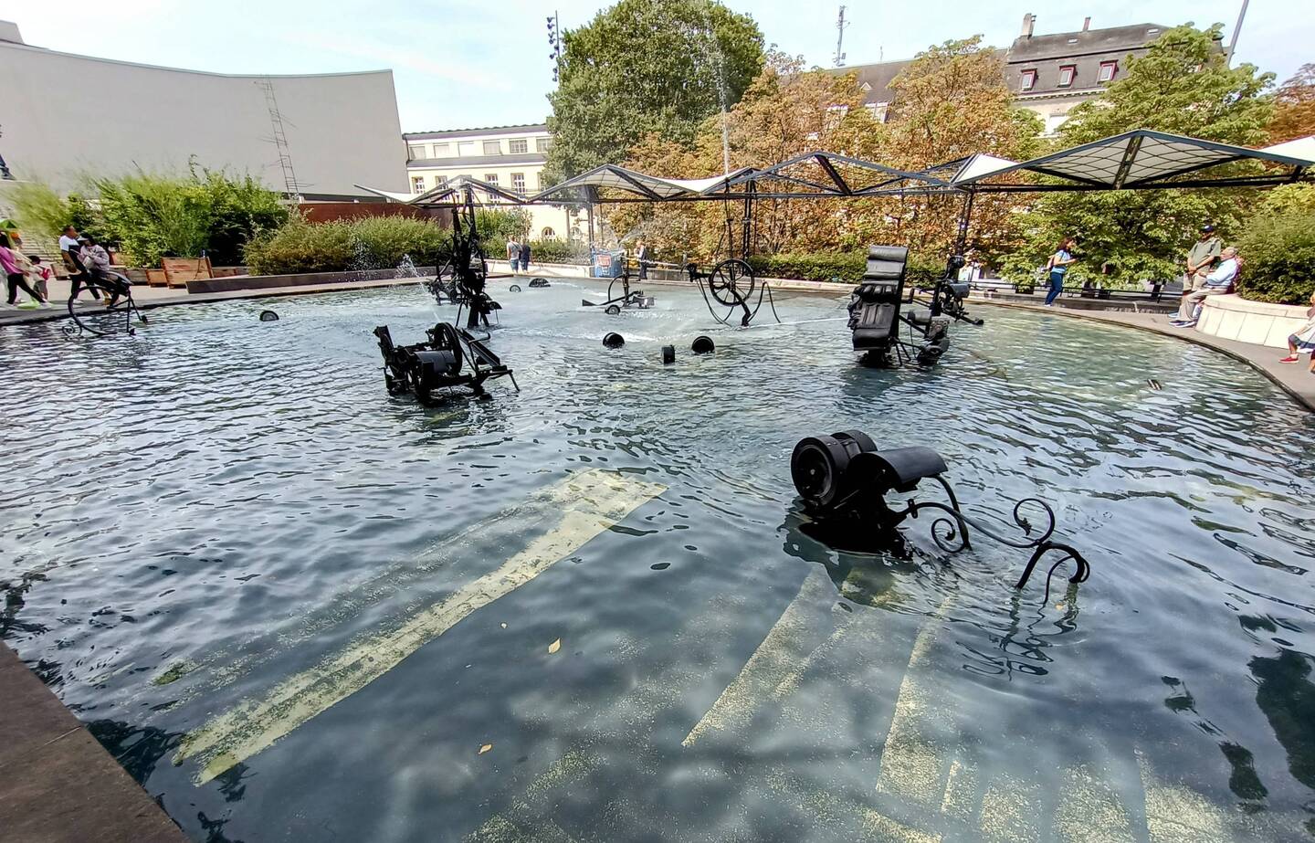 Tinguely-Brunnen - faszinierende bewegte Objekte!