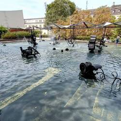 Tinguely-Brunnen - faszinierende bewegte Objekte!