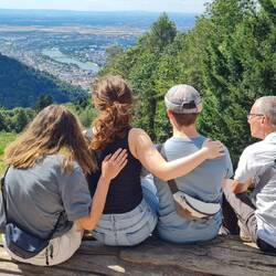 Auf dem Prinzessinenhocker 😉 in Heidelberg, mit Lisa, Lotte und Marcus
