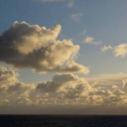 Danach starteten wir bei Sommertemperaturen in die extra langen Nächte.