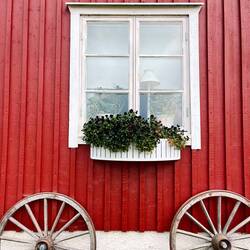 Typisch für Schweden sind dabei die Stehlampen in jedem einzelnen Fenster.