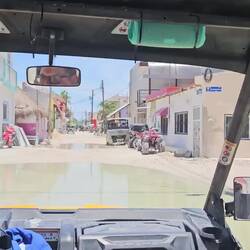 Sogar die überfluteten, mit Schlaglöcher übersäten Straßen von Holbox werde ich vermissen 😊