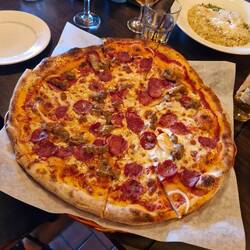 Lecker Pizza