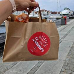 Kostenlose Brötchen mit Infos zu Haugesund direkt am Hafen