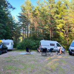 In der Nähe von Uddevalla finden wir unseren ersten gemeinsamen Stellplatz.