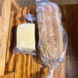 In Mollisjok habe ich für die nächsten Tage ein hausgemachtes Brot und Käse gekauft.