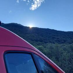 Die ersten Sonnenstrahlen kitzeln munter