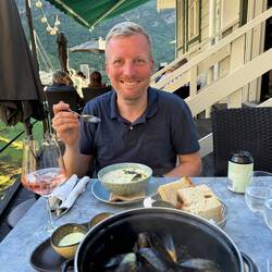 Jammie. Fischsuppe und Muscheln als Vorspeise