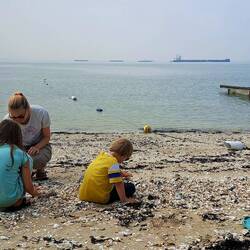 Ein letztes Mal Muscheln sammeln... das Meer werden wir diese Ferien nicht mehr sehen...