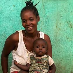 Die Kleinen dürfen zuschauen, manchmal auch mittrinken, denn Tella nährt 😉.