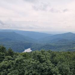 Auf dem kleinen Stein mit Blick auf den Morske oko