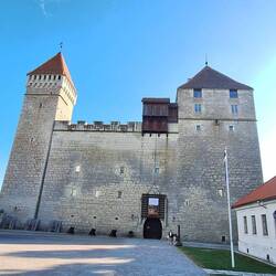 Riesige Bischofsburg aus dem 13 .Jahrhundert