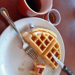 Zmorgen-Dessert im Helena: waffle