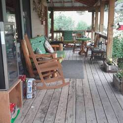 Ankunft in Llama Ranch (GD-Cyclists Paradise!): Begrüssungsgetränk und -Sandwich