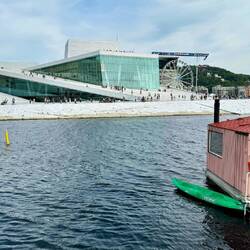 Sauna auf Wasser direkt vom Opernhaus