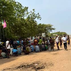 Anstehen: Money transfer in Omorate 💰