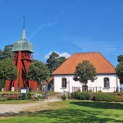 Kirche mit Glockenturm