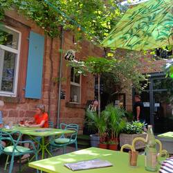 Im Café Ludwig I in Rhodt