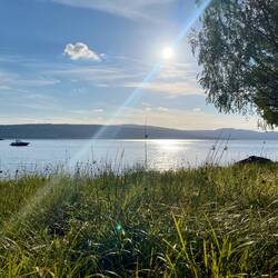 ..direkt am Hurdalssjøen befindet.