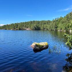 ..See bietet dennoch genügend Stellen, an den wir ungestört..