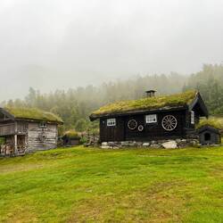 ..erreichen wir die letzten Häuser, kurz bevor..