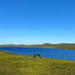 Als ich beim See Goadehisjávrrit vorbeigekommen bin, war sofort klar, dass ich hier zelten werde.