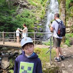 Viel los beim Wasserfall
