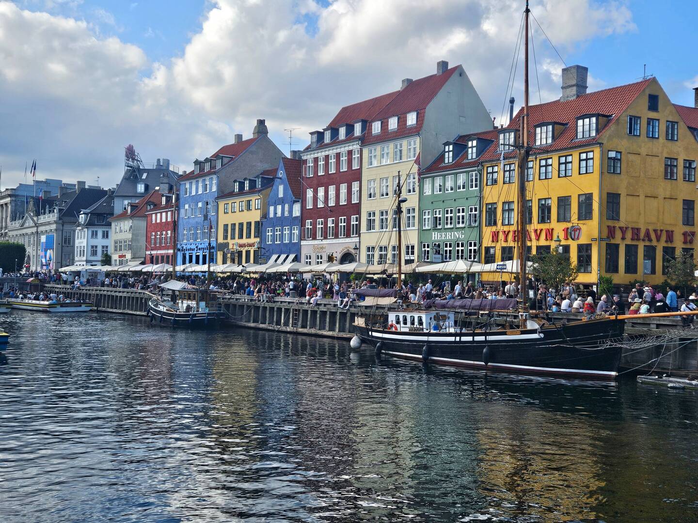 Nyhavn: 17th-century waterfront, canal and entertainment district