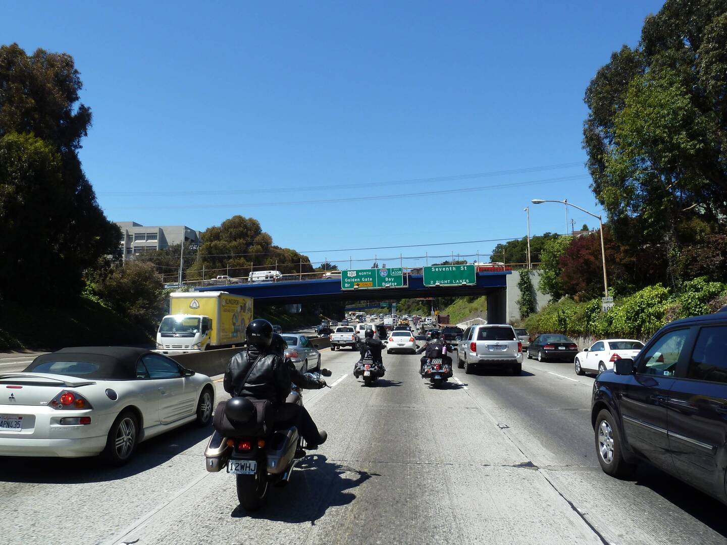 Six lanes of traffic heading out of LA towards Pacific Coast Highway