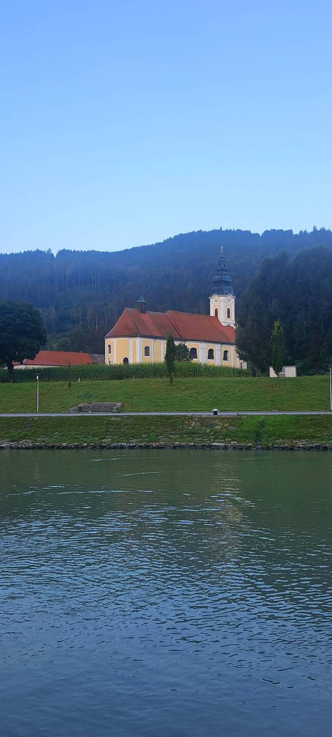 Einfahrt in Engelhartszell früh um 6.25 Uhr