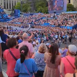 Französische 3x3 Basketballer (Silber) machen Stimmung