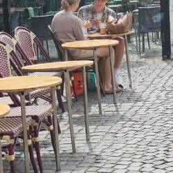 Spotted Matt Damon's son playing Uno in Malmo! 😄
