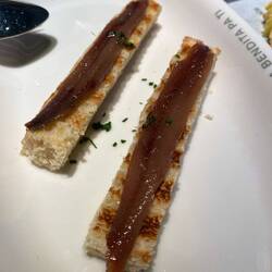 Anchoa sobre pan brioche