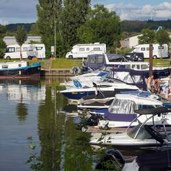 Wohnmobilstellplatz an der Marina