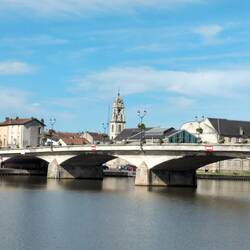 Brücke mit Kirche St. Laurent