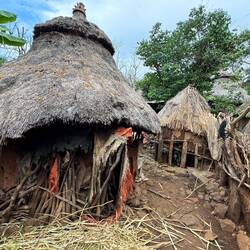 Im traditionellen Dorf 🛖