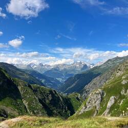 Blick über d'Surselva in Rugge vo de Glarneralpe mit em Tödi