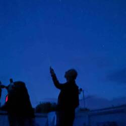 Hier zeigt er uns mit dem Laserpointer die Sterne