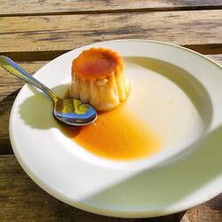 flan dessert